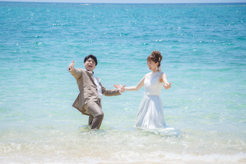 【ドローンフォト&ムービー】ウォーターイン 付き！データ150カット｜ドレス・タキシード1点｜ビーチフォト