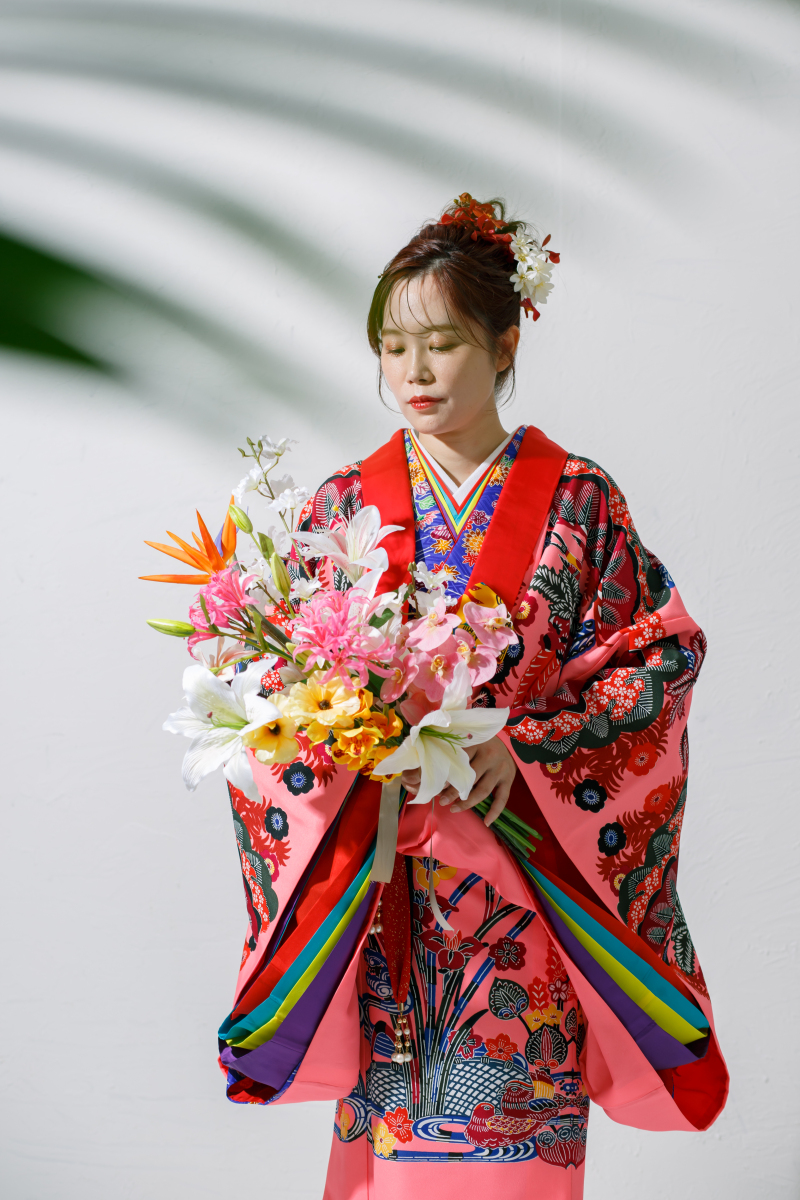 伝統の「琉装」も、憧れの「ビーチ」も。ふたりらしさを叶える欲張りフォトプラン。