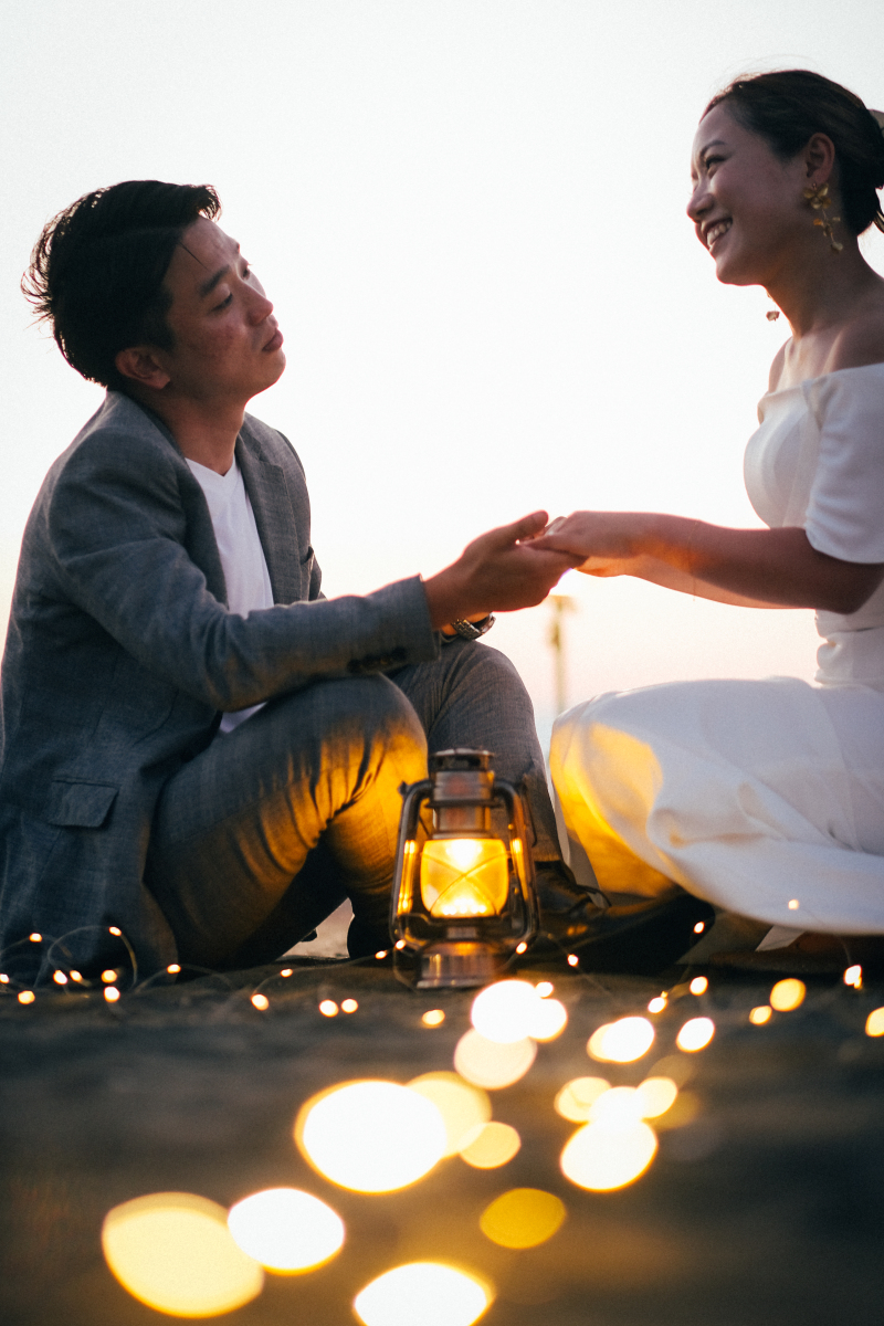 お二人を照らして