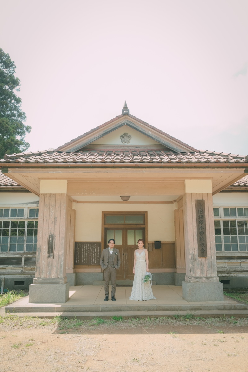 森の中にあるレトロ小学校で