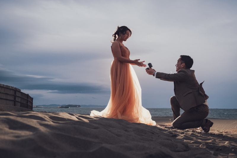 海辺で誓う一生の愛