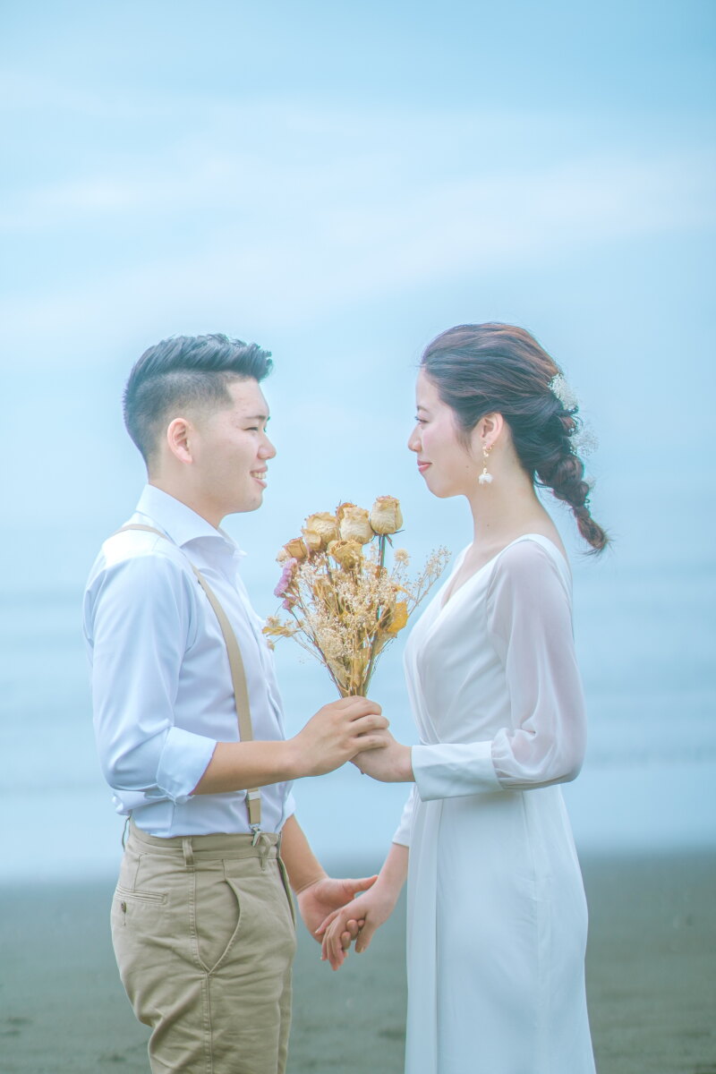 海をバックに♪