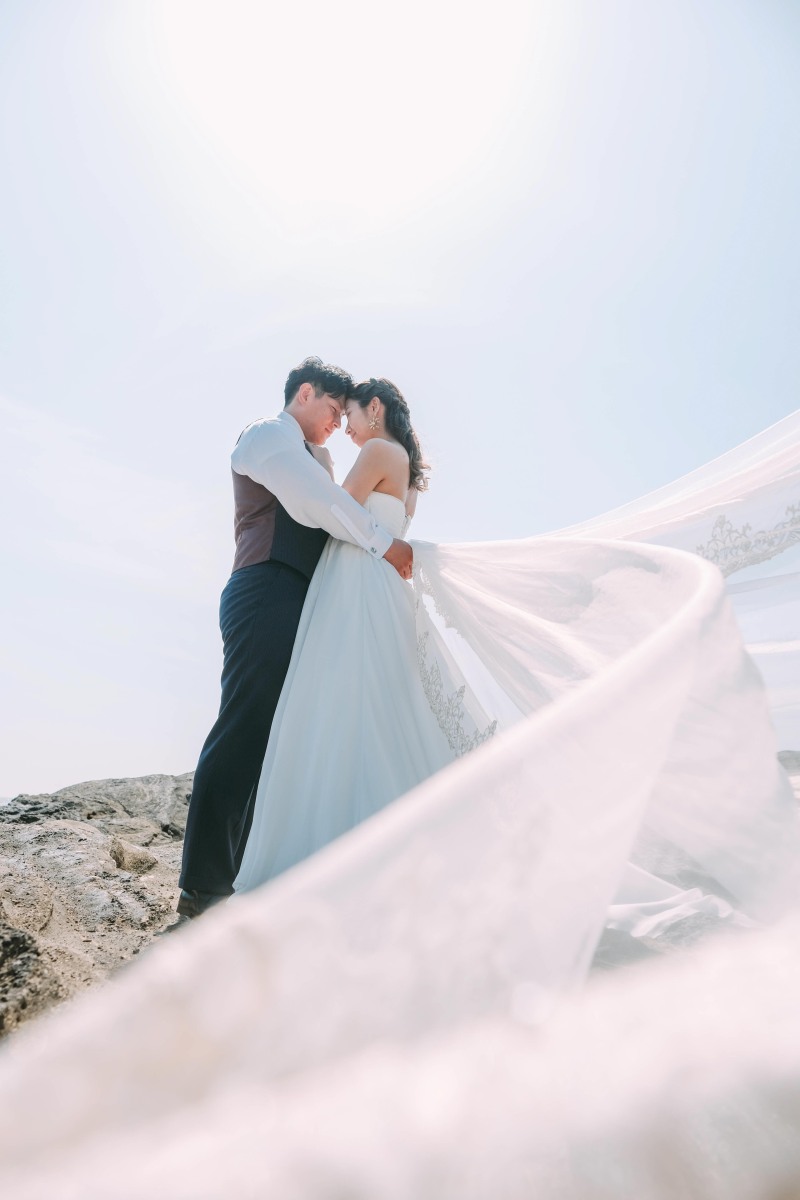 ベールに包まれて