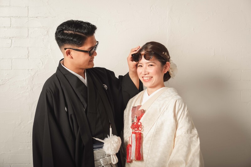 お茶目にサングラスで