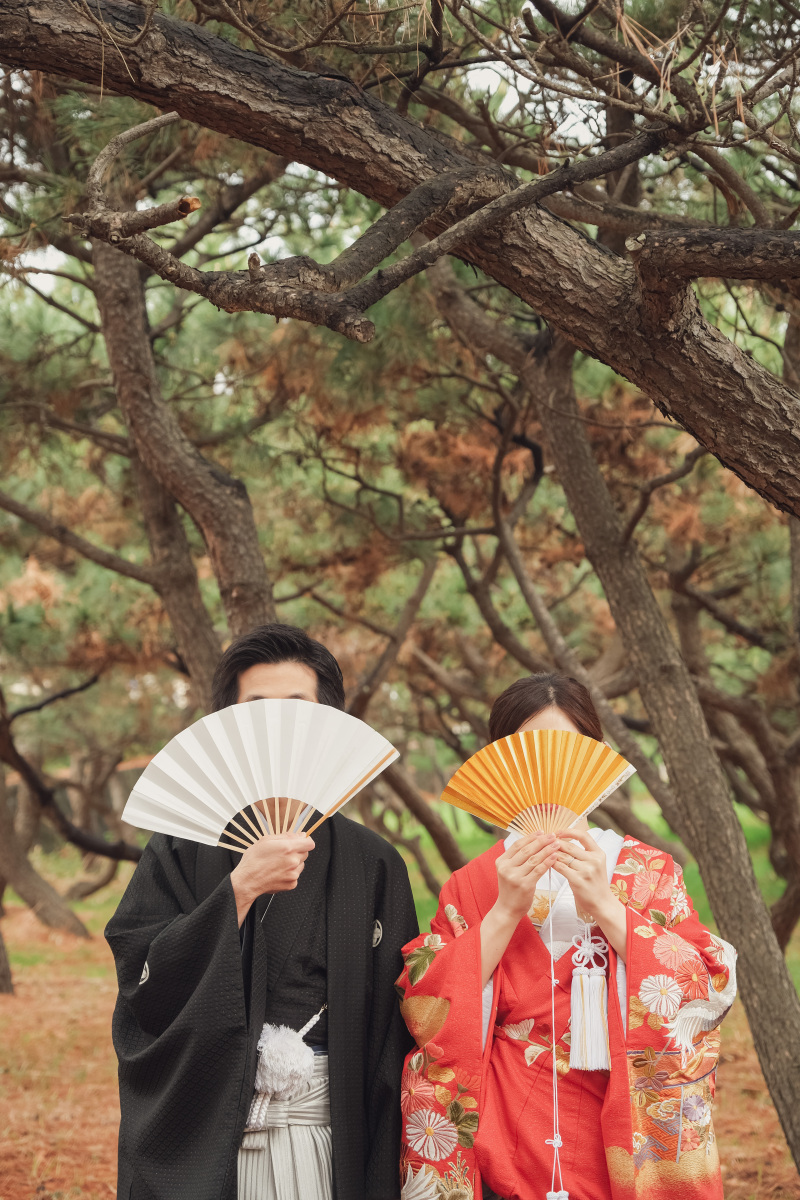 末広を使った顔隠しショット