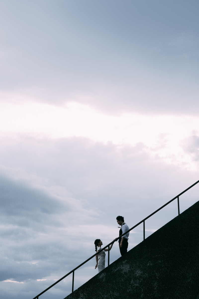 空から光がさしてきて