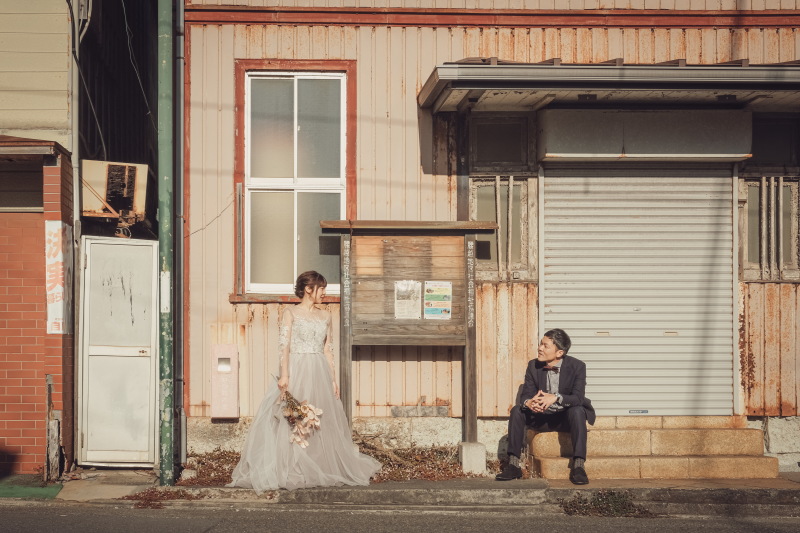 バスを待つ二人