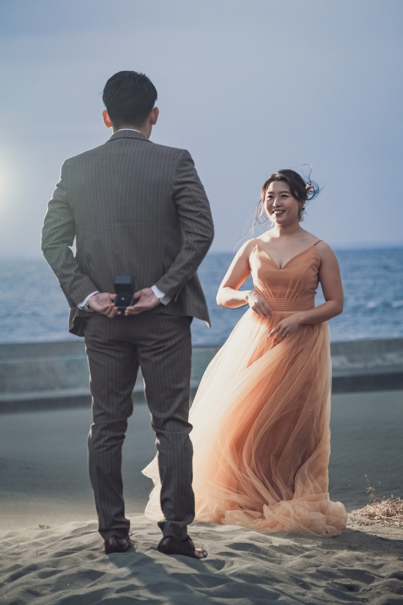 後ろに持つものは・・・