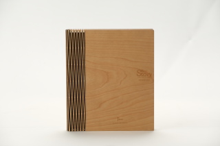 JH-03１枚のバーチ材からつくられるウッドモダンのこだわり