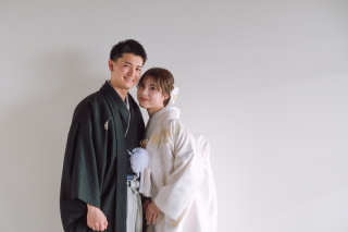 伝統的な和装と自然体を残す洋装。ロケは海で撮影できます。ご希望を叶えやすいプランです!