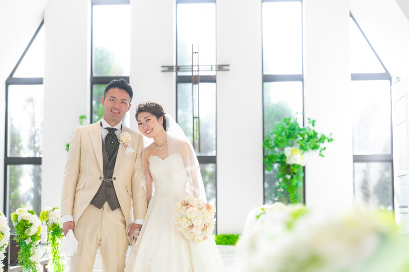 ウエディングドレス×正統派タキシードへお着替え