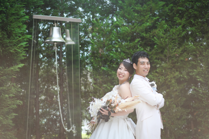 背中合わせでカッコよくポーズ☆