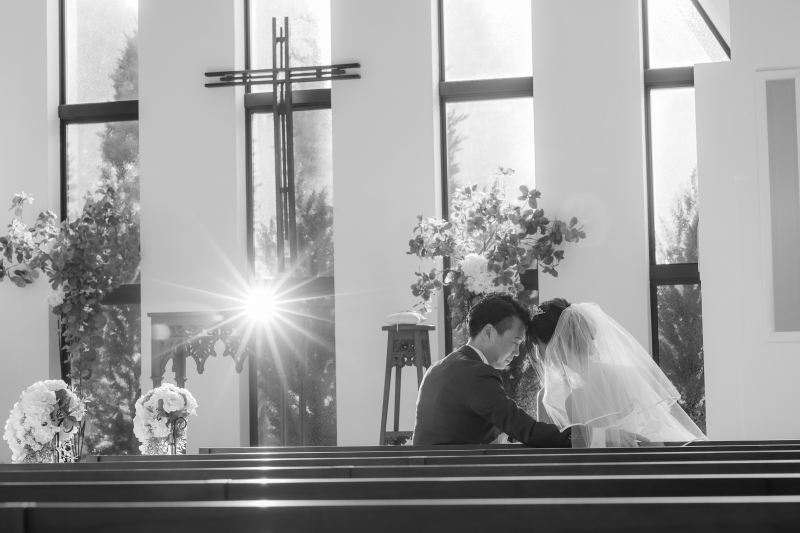 モノクロ処理でアートなウェディングフォトにも…♪