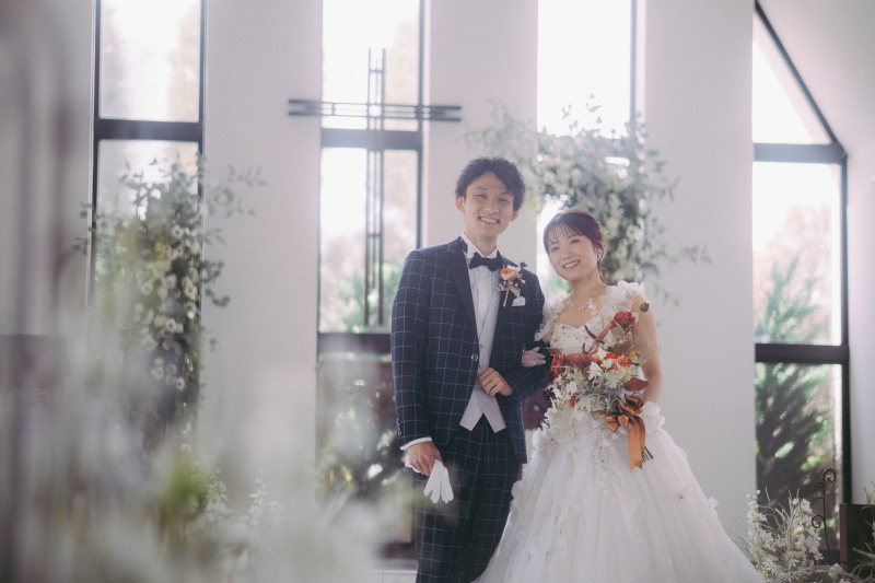 自然光満ちる当スタジオ内の本格チャペルで撮影