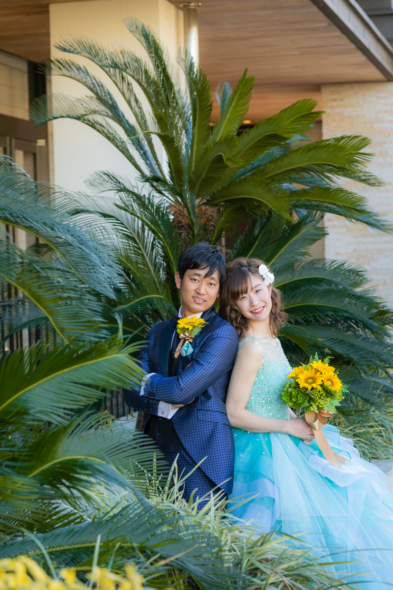 【ソテツ×ひまわり×ブルーの衣裳】夏気分満点