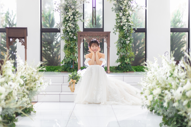 スレンダードレス&可憐なポーズが‘きゅん’な1枚