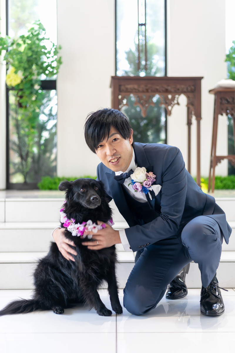弟のような存在の愛犬と一緒に過ごす結婚式