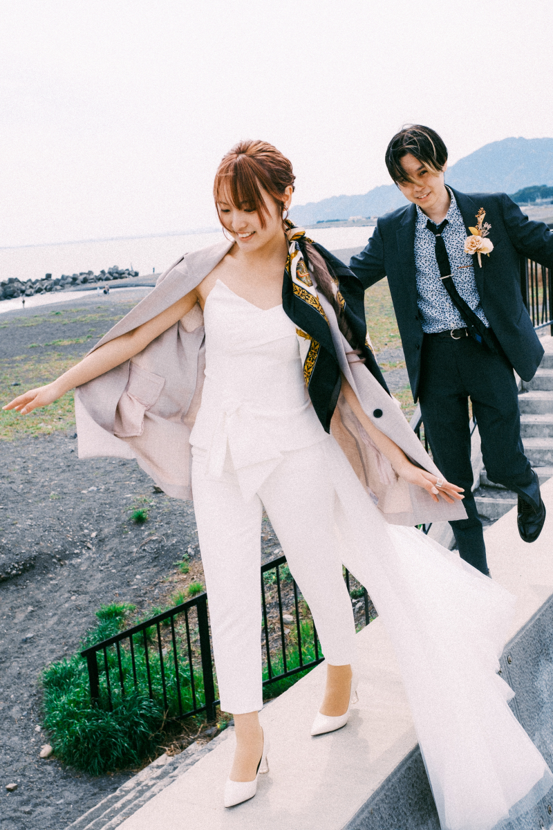 トレーンが海風になびく1枚。学生時代を再現