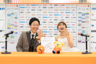 ＼記者会見？！／サポーターの聖地で叶えたウェディングフォト