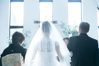 ＼*+感動+*／ご両親と一緒に歩くバージンロードショット