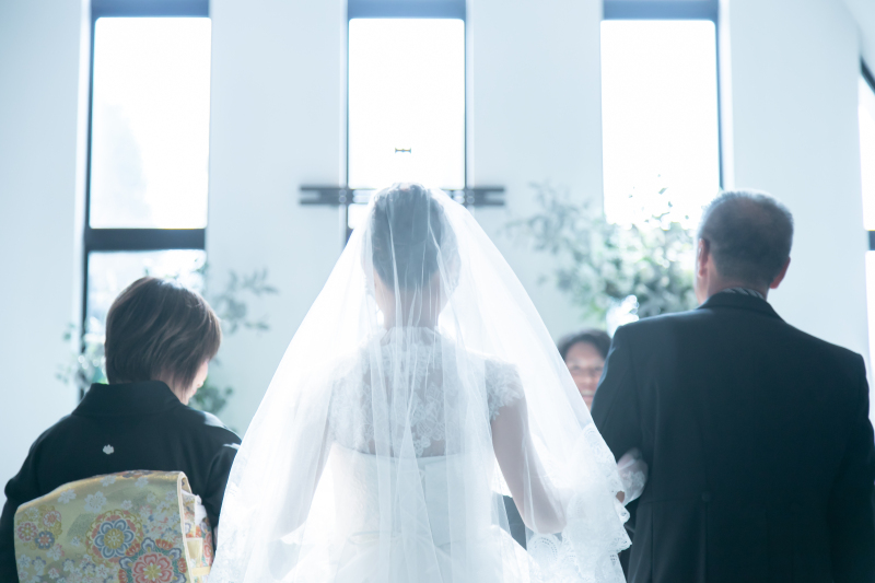 ＼*+感動+*／ご両親と一緒に歩くバージンロードショット