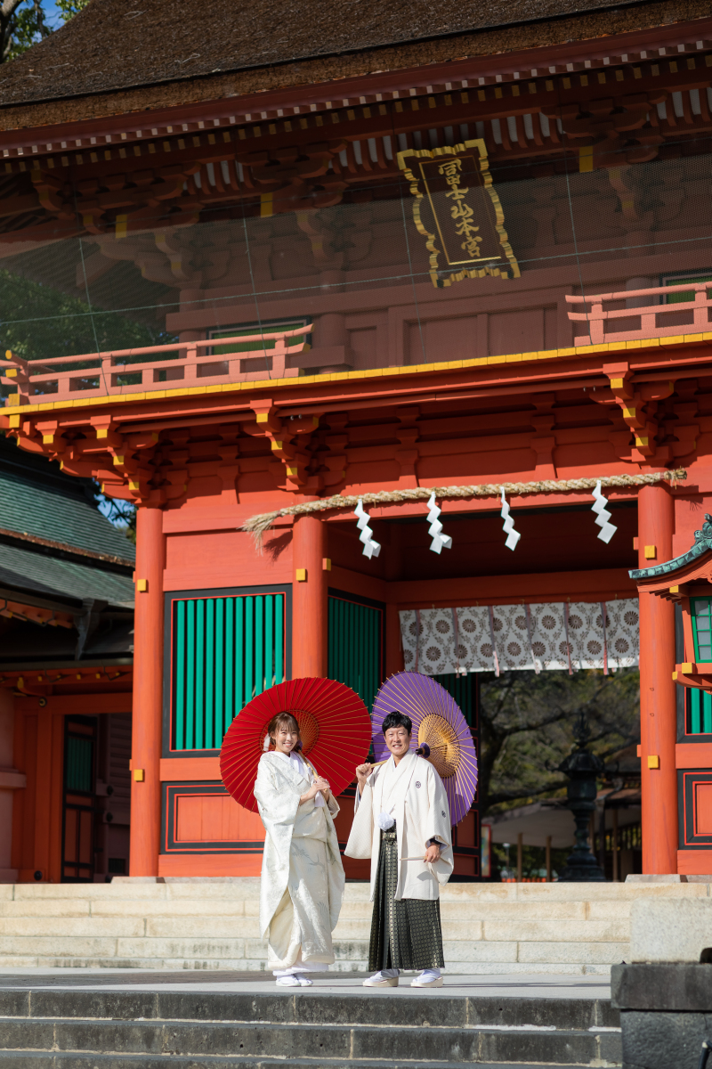浅間神社の朱色に白無垢&白紋付が映えるフォト