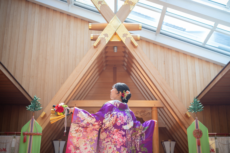 青空と太陽が祝福する館内神殿×色打掛