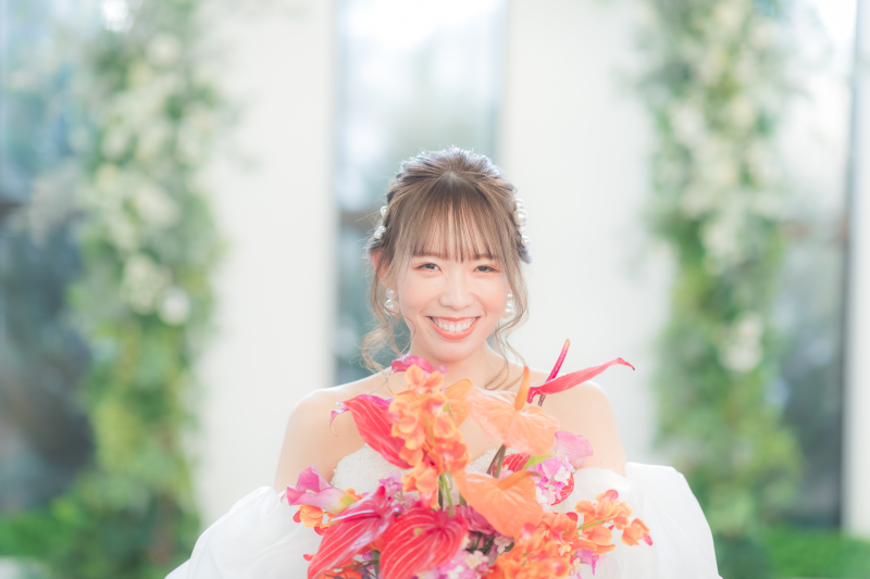 スリットからの逆光が花嫁様の雰囲気とマッチ♪