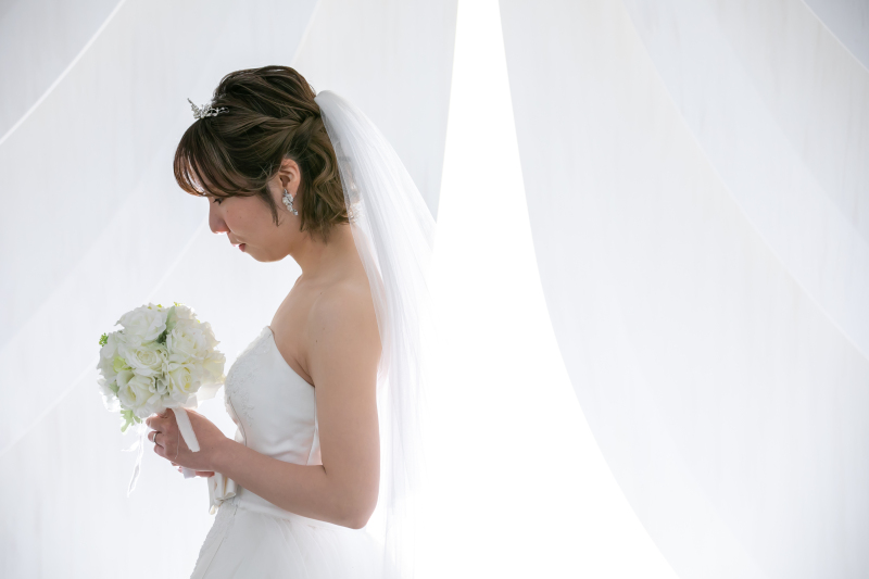 おふたりのアイテムを使って、チャペルフォト３