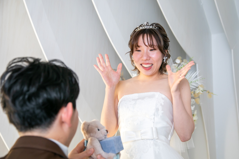 おふたりのアイテムを使って、チャペルフォト４