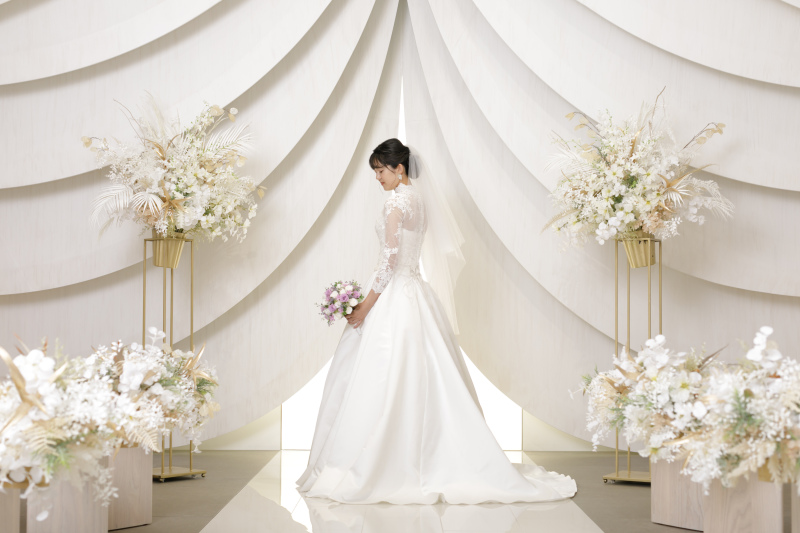 お子様と一緒にチャペルでウエディングフォト2