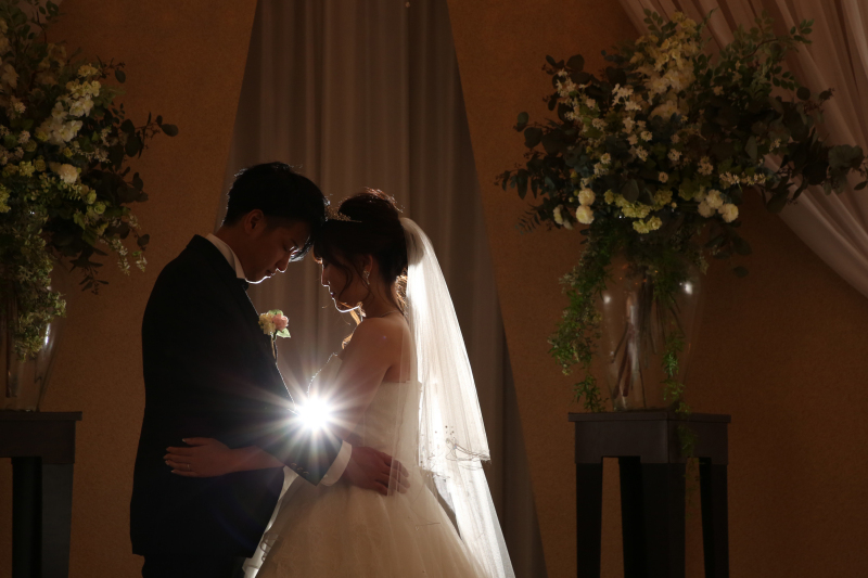 照明を落として