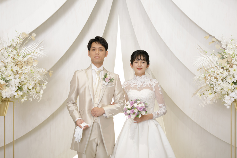 お子様と一緒にチャペルでウエディングフォト1