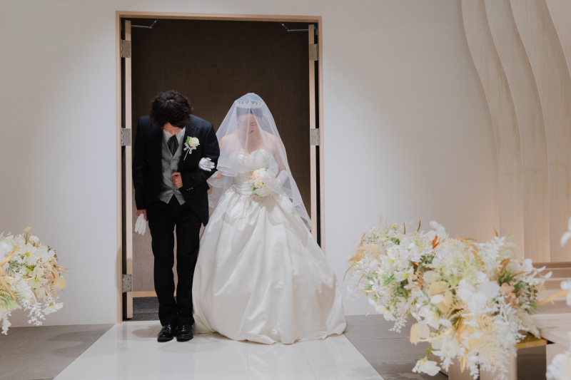 祝福に包まれながら入場☆バージンロード