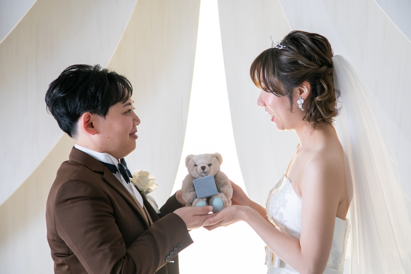 おふたりのアイテムを使って、チャペルフォト５