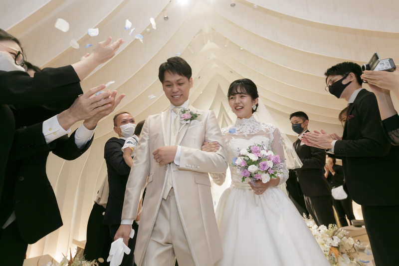 お子様と一緒にチャペルでウエディングフォト8