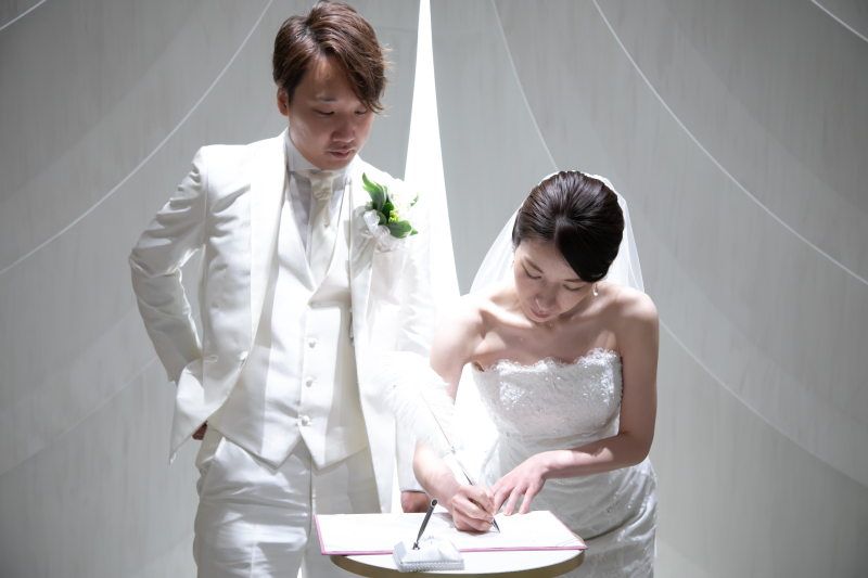 チャペルでウエディングフォト３