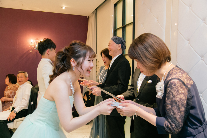 ウエディングドレスとカラードレス９