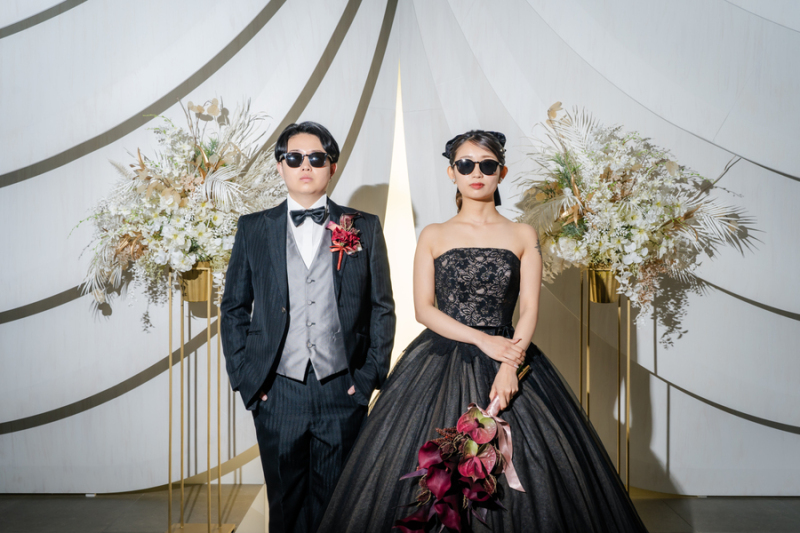 サングラスをかけて…