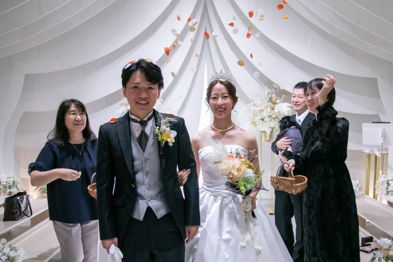 祝福のフラワーシャワー！