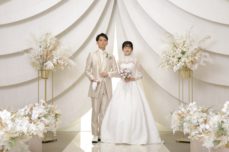 お子様と一緒にチャペルでウエディングフォト3