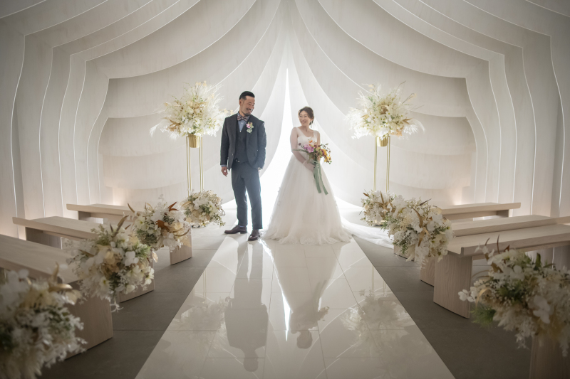 チャペル正面でカッコイイ一枚を