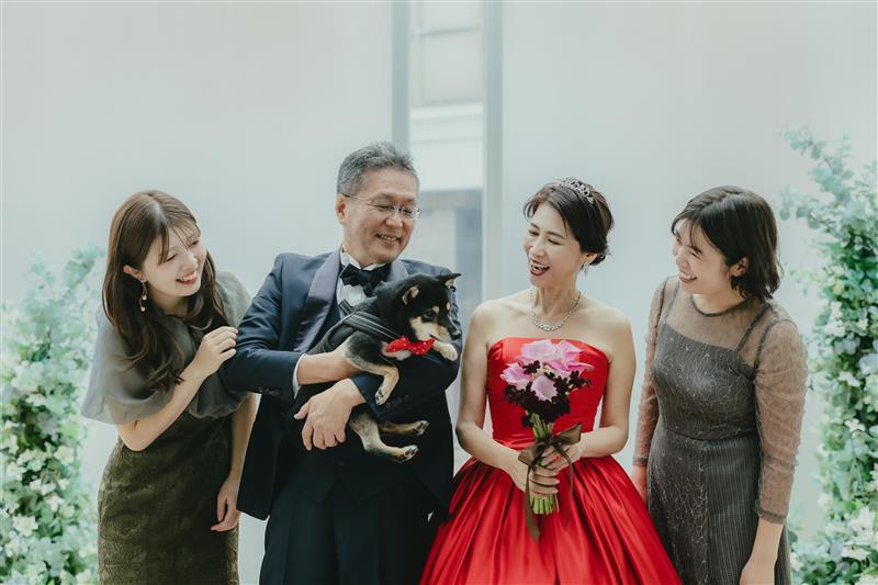 【ドレスで還暦フォト/50データ付】チャペルやスタジオで撮影◎人生の節目を祝う記念写真