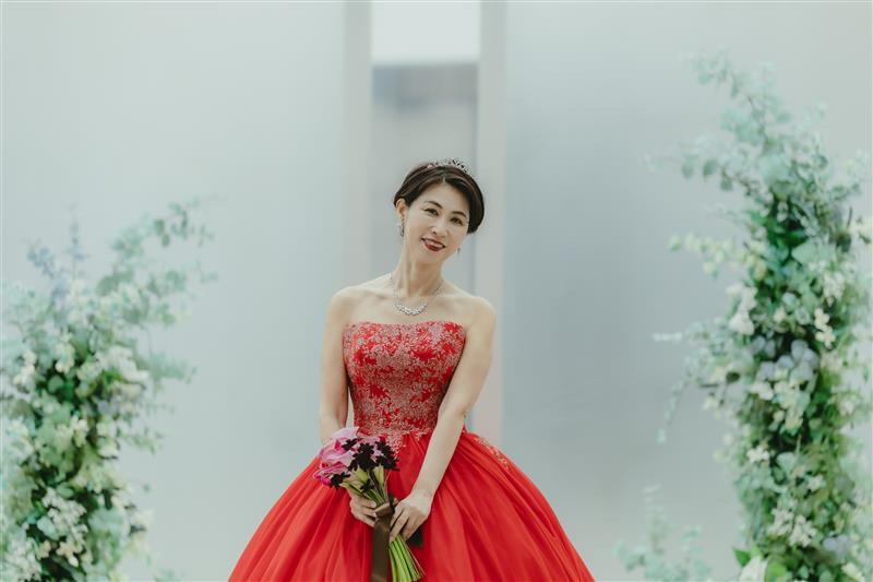 【ドレスで還暦フォト/50データ付】チャペルやスタジオで撮影◎人生の節目を祝う記念写真