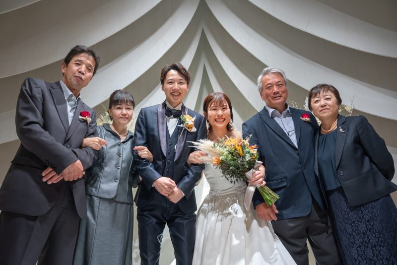 【期間限定】基本料50%オフ◆洋装2着_チャペルフォト+会食プラン|全データ&6名分のお食事代付き☆