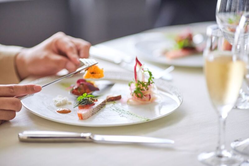 基本料【撮影基本料金50%OFF】洋装1着_チャペル撮影＋ハーフコース会食｜全データ付き