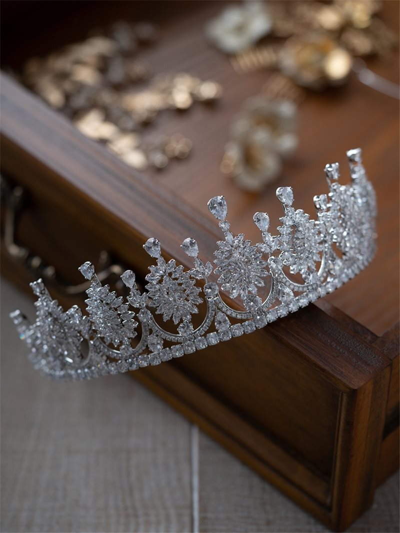 髪飾り：Olivia Tiara 