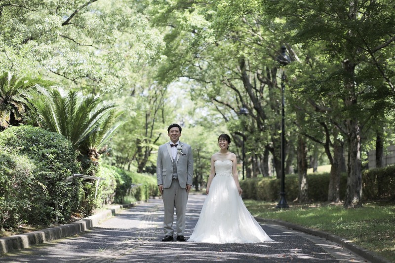 明るい日差しがお二人を照らします