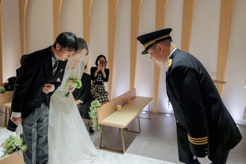 ご新郎様へのバトンタッチ