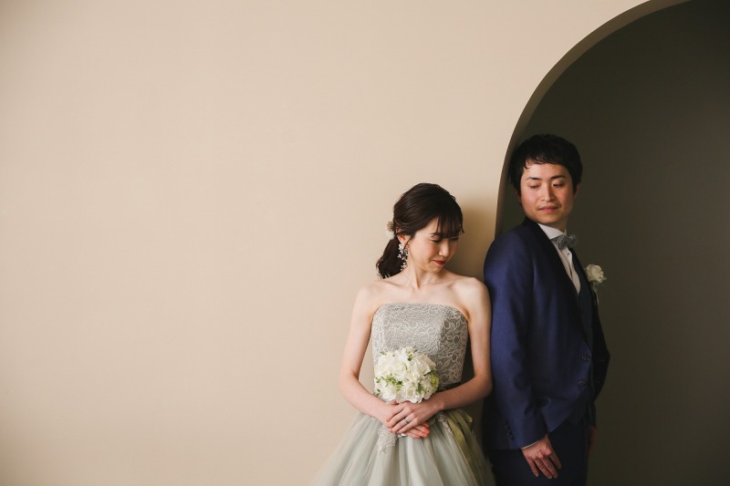 シンプルな背景でロマンチックに